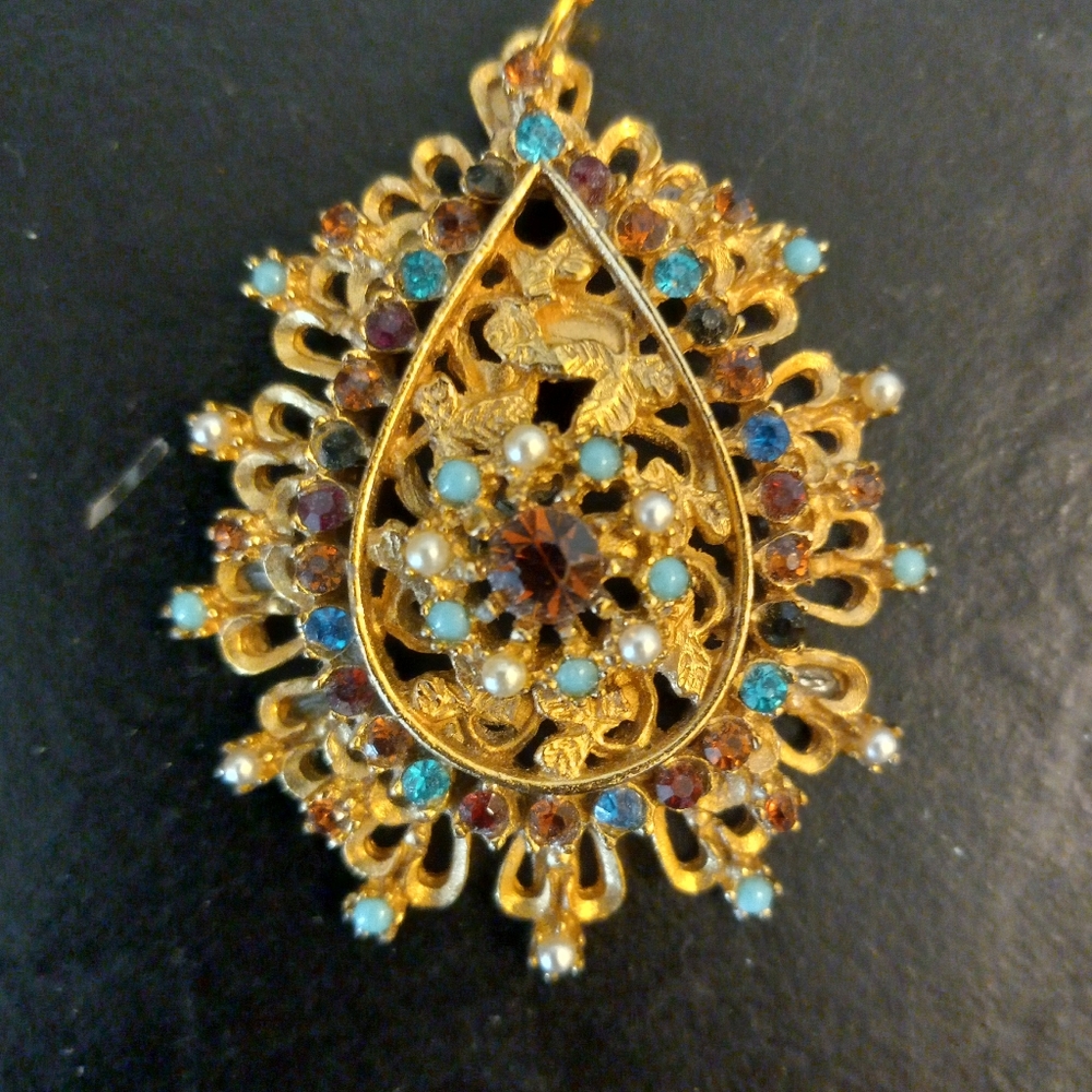 Vintage Gold Toned Pendant - Picture 3 of 3